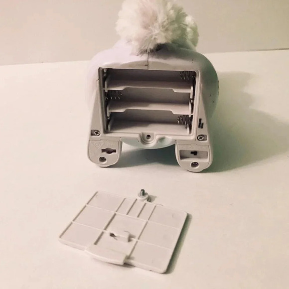 Spin Master Zoomer Hungry Bunnies Shreddy  White Interactive Bunny Rabbit - Picture 10 of 15